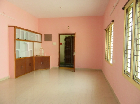 7) Li Id : 120 - Hall View  .JPG